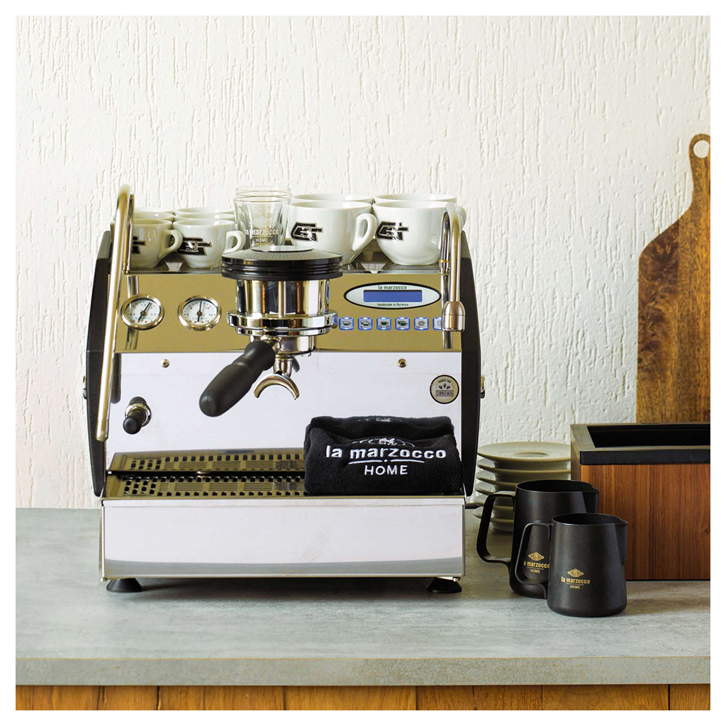 Kaffeemaschine La Marzocco GS3 AV - Frontalansicht im Einsatz